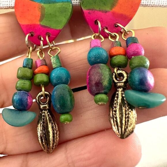 Multi colored dangling clip on earrings - Picture 10 of 11